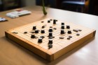 五子棋挑战：街头激情中的智慧惊喜