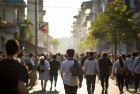 监控惊现陌生人街头喊话，引发全民热议